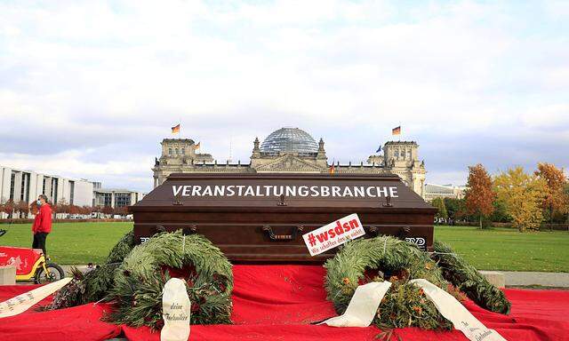 Demonstration zur Rettung der Veranstaltungswirtschaft vom Aktionsb�ndnis Alarmstufe Rot . Berlin, 28.10.2020 *** Demon