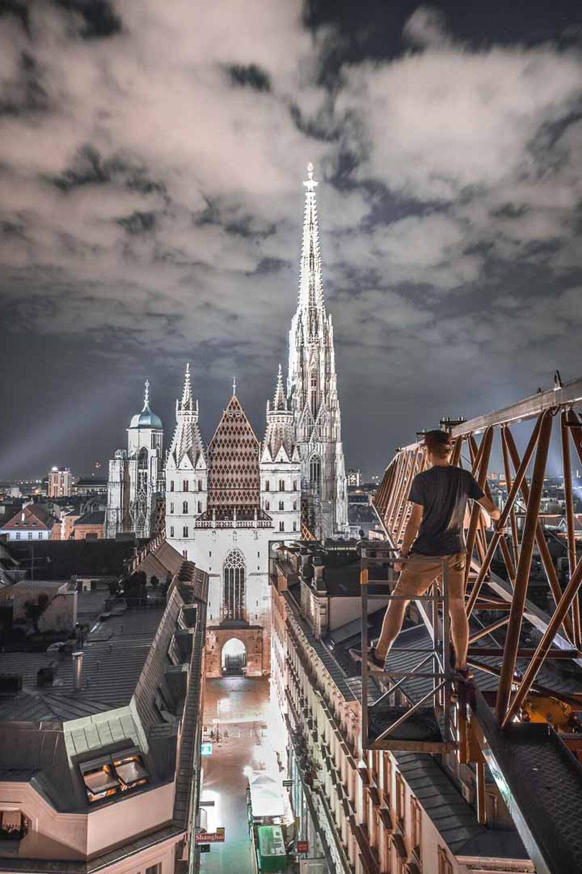 Die Ironie: Auch wenn viele seiner Fotos Wien in den schillerndsten Farben von oben zeigen, ist er nicht ganz schwindelfrei.