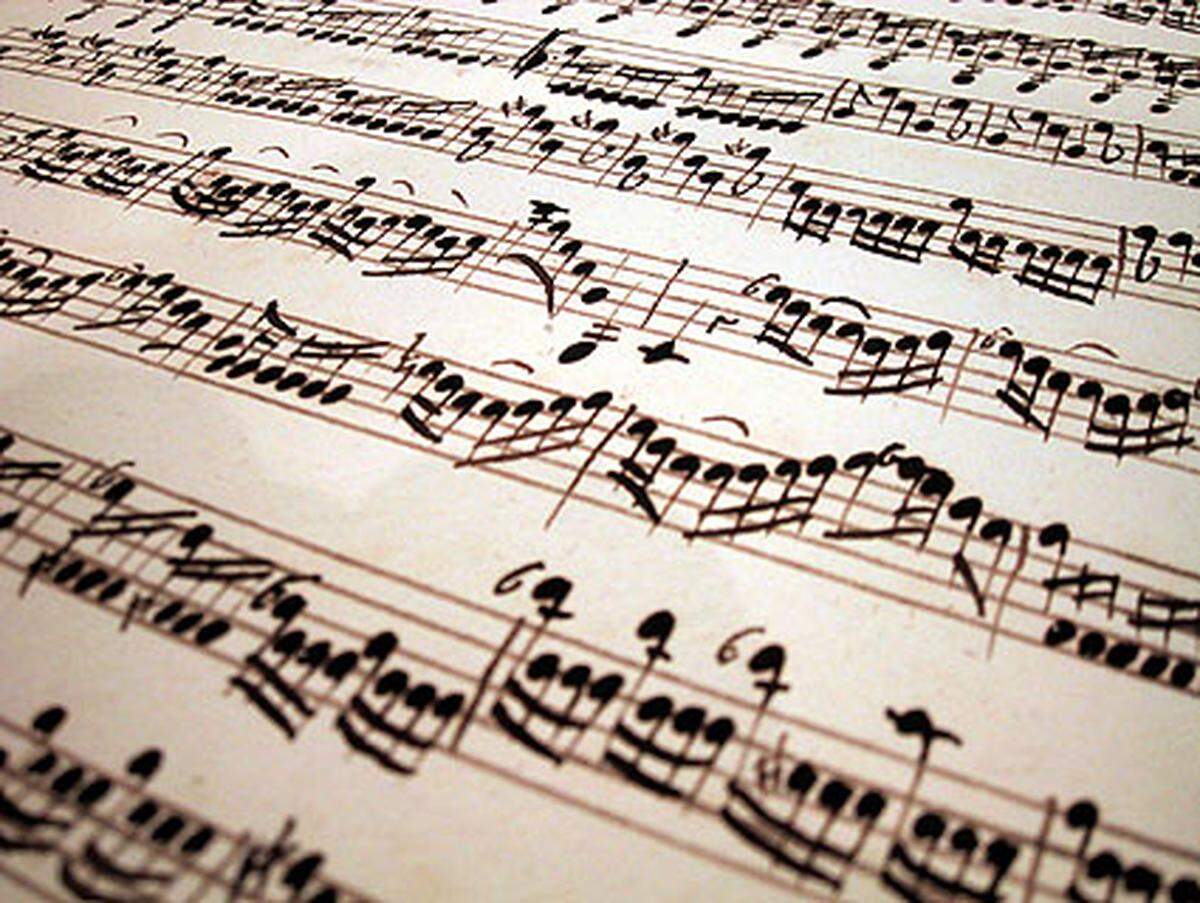 Bei Christie's in Rom wurden Notenstücke aus dem 18. Jahrhundert versteigert. Das Highlight war das unveröffentlichte Manuskript "Improvisata" von Antonio Vivaldi. Zusammen hatten die Stücke einen Mindestpreis von 88.630 US-Dollar.