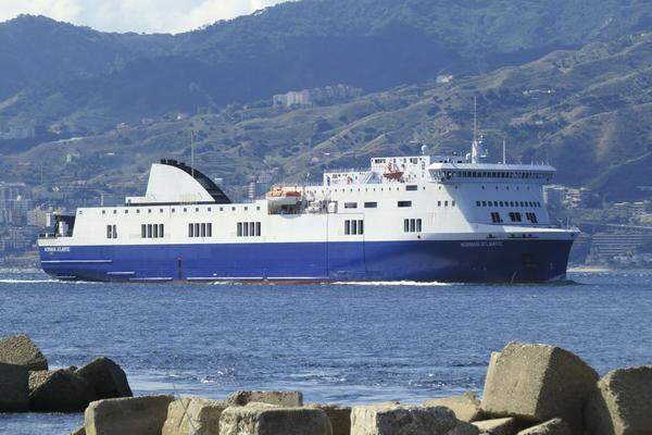 So hat die "Norman Atlantic" (hier auf einem Archivbild) ausgesehen, als sie am Wochenende vom griechischen Patras aus in Richtung Brindisi in Italien aufbrach. Sonntagfrüh brach vermutlich auf dem Autodeck ein Feuer aus, der Beginn einer schwierigen Rettungsaktion.