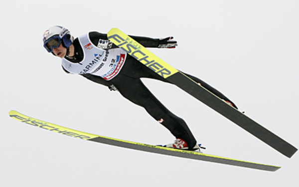 Auch im Weltcup 2007/08 läuft es für den Tiroler sehr gut: Dank eines großartigen Endspurts wird er hinter Landsmann Thomas Morgenstern Zweiter der Gesamtwertung. Unter anderem gewinnt er zweimal beim Skifliegen in Planica. Dort gelingt ihm mit 233,5 Metern (österreichischer Rekord) auch der weiteste Sprung seiner Karriere.