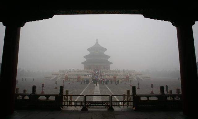 BEIJING CHINA DECEMBER 01 CHINA OUT Visitors play in Temple of Heaven even with heavy smog on