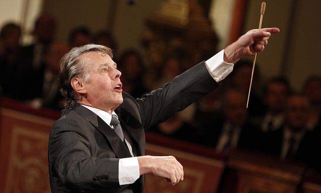 Jansons of Latvia conducts the Vienna Philharmonic Orchestra during a preview of the traditional New Year´s Concert in the Golden Hall of the Vienna Musikverein in Vienna