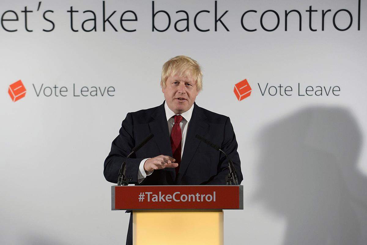 Londons früherer Bürgermeister Boris Johnson, einer der führenden Köpfe der Brexit-Kampagne, sieht "keinen Grund zur Hast" bei der Abwicklung der EU-Mitgliedschaft. Großbritannien solle Europa auch nicht den Rückern kehren: "Wir sind im Herzen Europas". Die EU war für Johnson "eine prächtige Idee - zu ihrer Zeit". "Sie ist aber nicht mehr das Richtige für dieses Land." Großbritannien sei dagegen "eine mächtige, liberale, humane Kraft für das Gute auf der Welt".