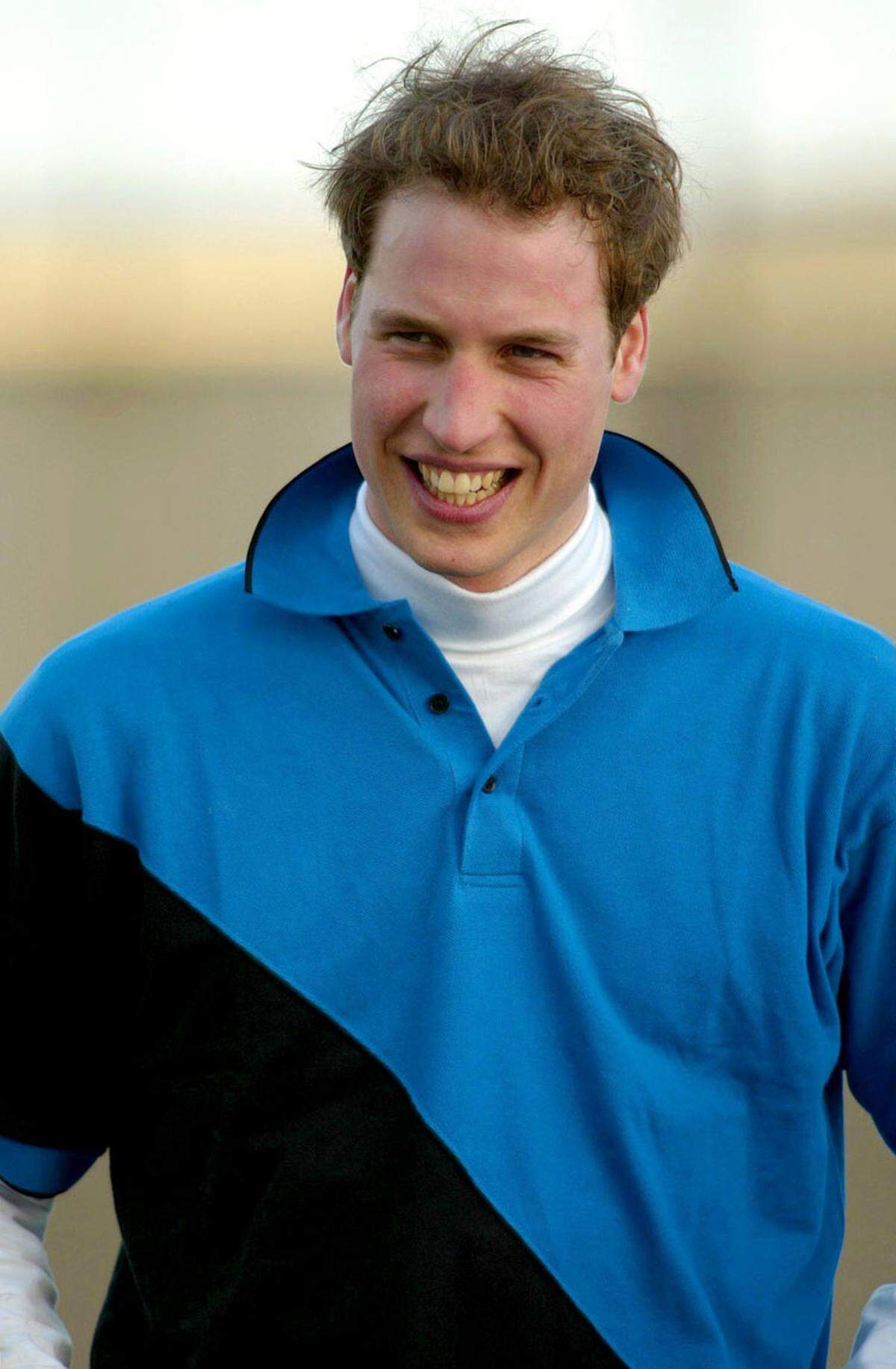 Ein klassischer Fauxpas: Polos mit aufgestellten Krägen. Davon hat sich Prinz William (hier zu sehen 2005) bereits distanziert.