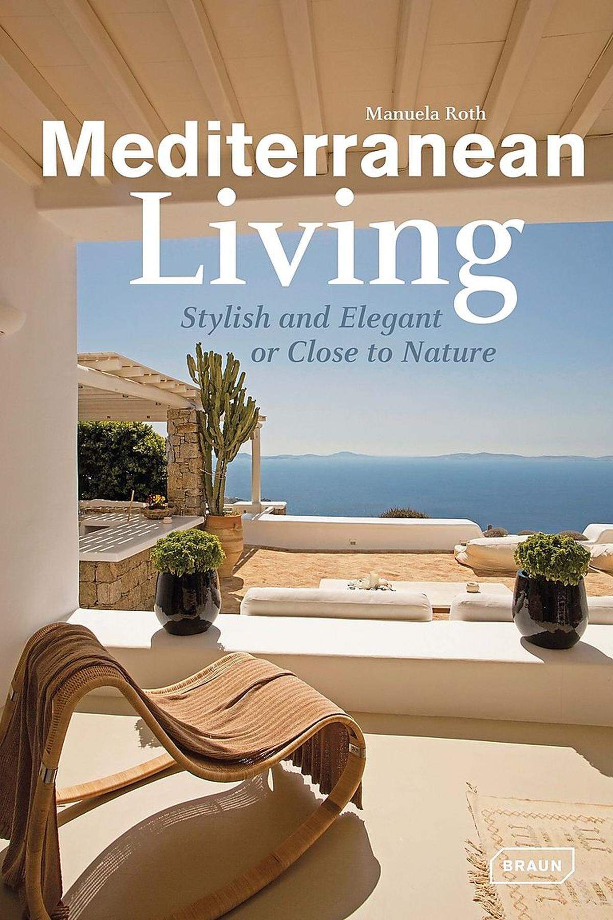 Der 216 Seiten dicke Bildband "Mediterranean Living" von Manuela Roth ist im Verlag Braun erschienen und im Buchhandel für 44 Euro erhältlich. Die Objektbeschreibungen sind in englischer Sprache verfasst.