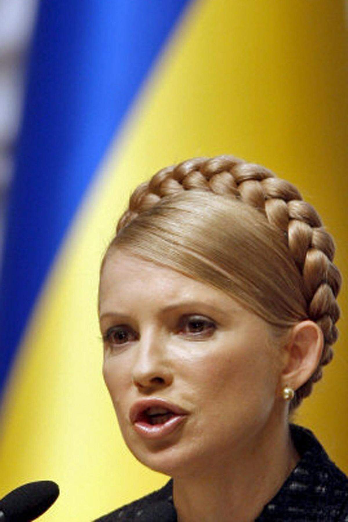 Timoschenko verteidigte sich: "Ich habe meinen Weg selbst gewählt." "Das ist alles ein Test, aber ich werde meinen Kampf für eine europäische Zukunft der Ukraine fortsetzen", sagte Timoschenko und bedankte sich bei ihren Anhängern: Tausende Menschen demonstrierten am 11. Oktober 2011 in Kiew für ihre Freilassung.
