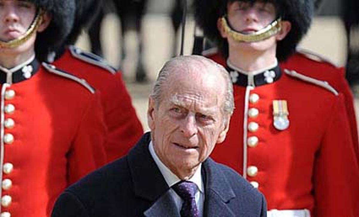 Prinz Philipp, Duke of Edinburgh und Ehemann der britischen Königin Elizabeth II., wird am 10. Juli 88 Jahre alt. Viel Zeit zum Feiern bleibt dem Prinzen mit dem teils weigensinnigen Humor allerdings nicht, denn der Terminkalender ist ziemlich voll. Neben Verplichtungen in London sowie einem Termin mit der Tourismusindustrie findet sich dort auch ein Empfang bei einer Wohltätigkeitsorganisation.