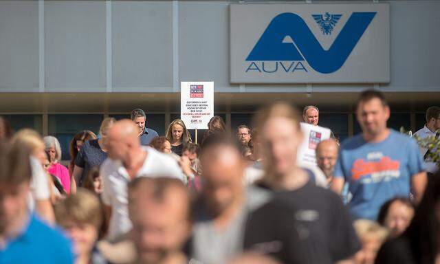 Während der Reformpräsentation übten die Belegschaftsvertreter am Vormittag bei der Betriebsversammlung der AUVA in Wien scharfe Kritik 