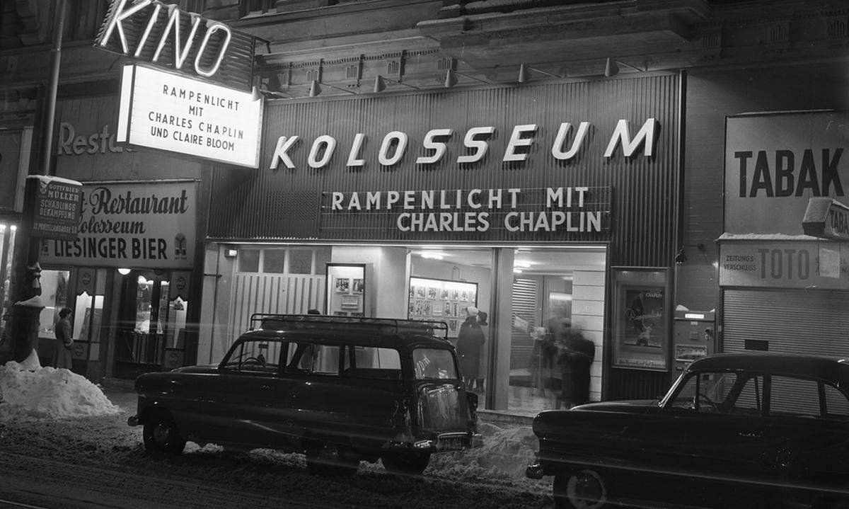 Es ist auch kaum bekannt, dass sich viele Hofer-Filialen Wiens in geschichtsträchtigen Gebäuden befinden. Wo vor rund 90 Jahren das Kolosseum Kino als großes Lichtspieltheater mit 700 Plätzen eröffnet wurde, ....