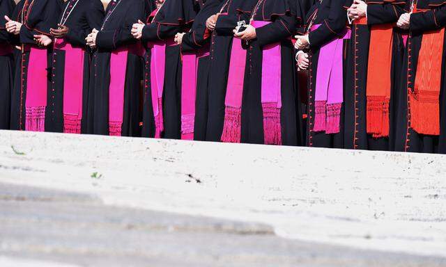Rom Generalaudienz Schmuckbild Zingulums Rom Vatikan 01 10 2014 Violette oder rote Zingulum von Bi
