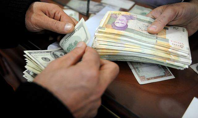 Iran Bazaar Sees Rush to Dump Rial as Sanctions Hurt Economy