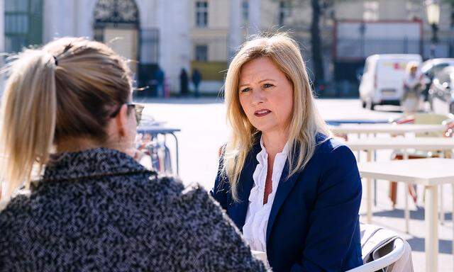 SPÖ-Bildungssprecherin Petra Vorderwinkler im Interview mit der "Presse".