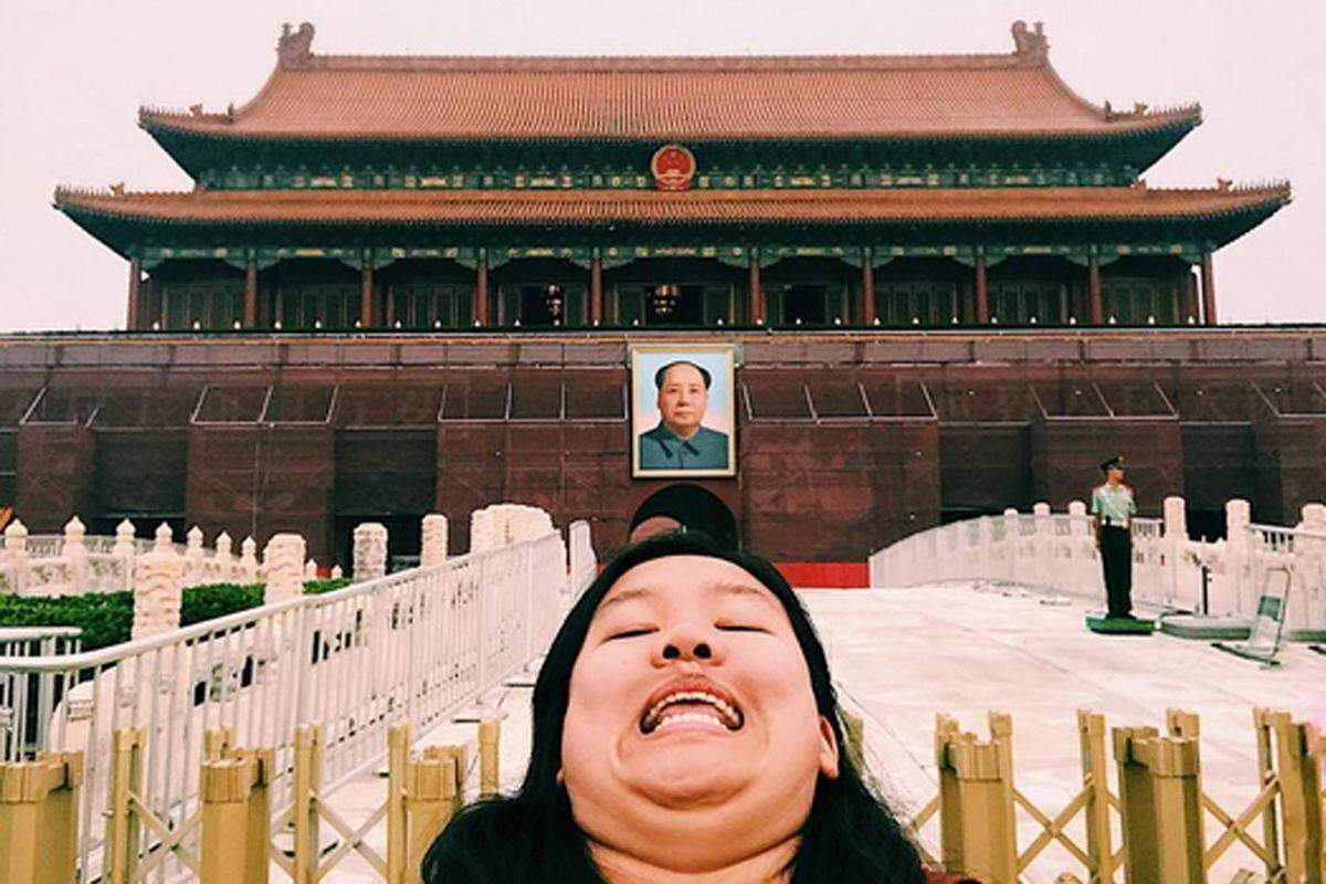 Auf Instagram ist sie mit ihrem Selfie-Trend mittlerweile sehr erfolgreich unterwegs. Über 63.000 Menschen verfolgen ihre "Chinventures".