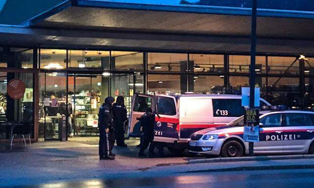 Der Tatort, ein M-Preis-Markt in Götzens