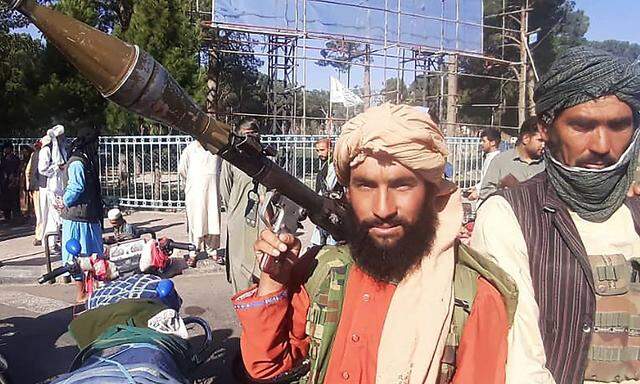 Kämpfer der Taliban im eroberten Herat. 