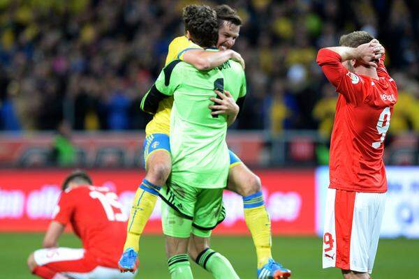 Ein letzter Alaba-Freistoß ging knapp am Tor vorbei. Nach 95 Minuten war es dann amtlich. Schweden hat den zweiten Gruppenplatz sicher, Österreich muss die WM 2014 vor dem Fernseher verfolgen.