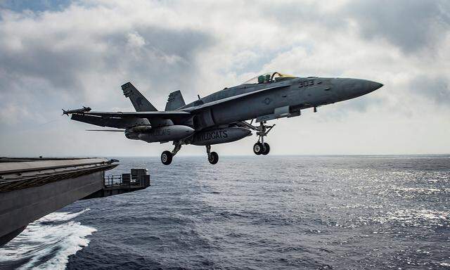 Archivbild einer F/A-18E Super Hornet der US-Navy auf der USS Dwight D. Eisenhower im Mittelmeer.