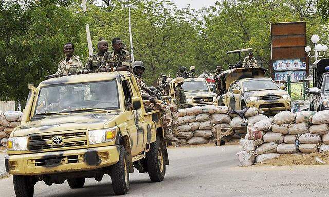 Die nigerianische Armee patrouilliert im nordöstlichen Maiduguri.