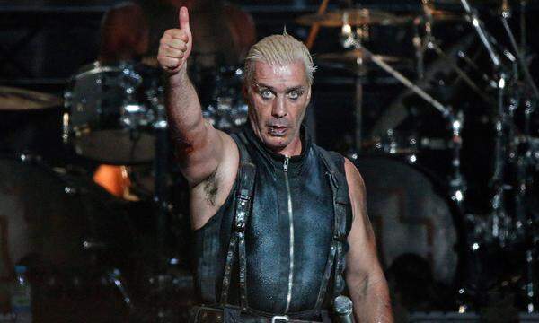 Till Lindemann bei einem Rammstein-Konzert.