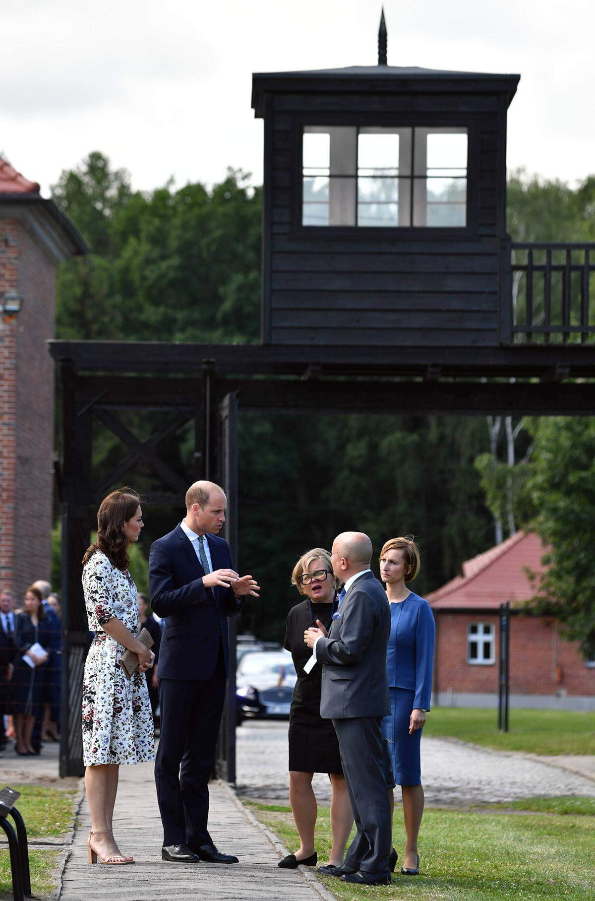 Der zweite Tag ihrer Reise durch Polen führte Herzogin Kate und Prinz William ins ehemalige Konzentrationslager Stutthof.