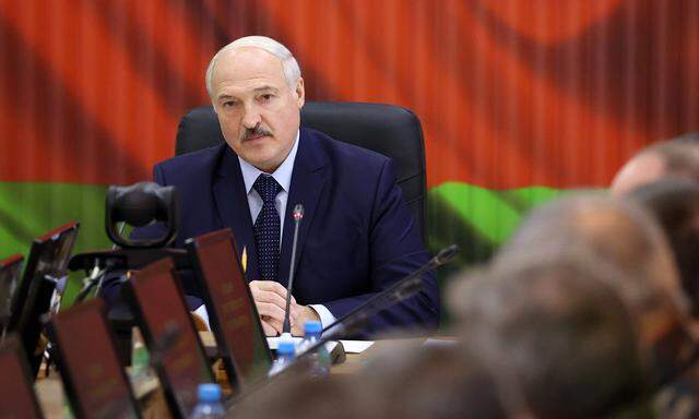 News Bilder des Tages MINSK, BELARUS - AUGUST 15, 2020: Belarus President Alexander Lukashenko holds a meeting in the St