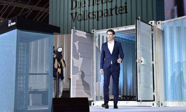 Die ÖVP im Zeichen des Umbaus: Sebastian Kurz tritt aus einem Baucontainer.