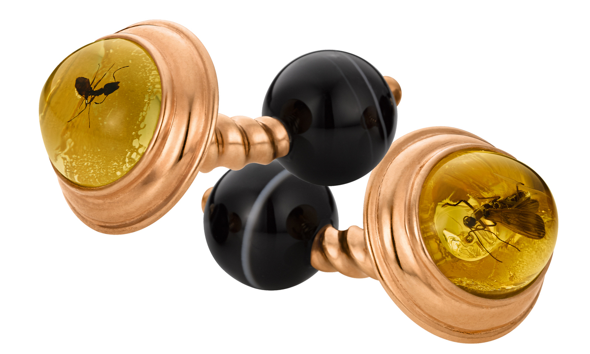 Unikat. Manschettenknöpfe mit Bernstein samt Einschlüssen. 