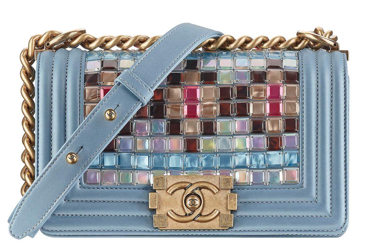  Handtasche „Boy bleu“ von Chanel um 6000 Euro.