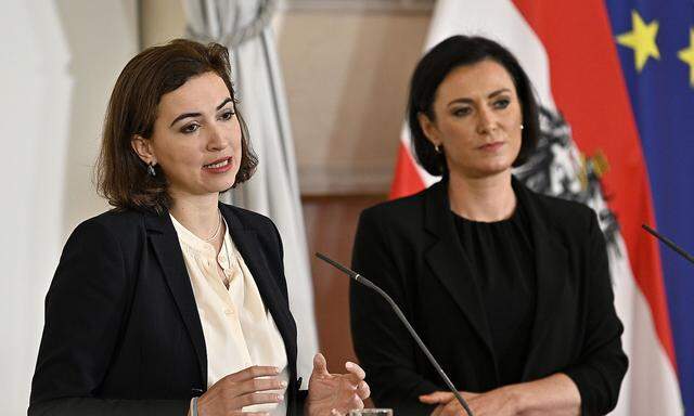 Alma Zadic und Elisabeth Köstinger traten nach dem Ministerrat vor die Presse.