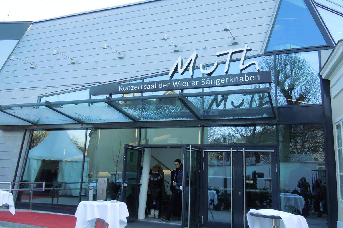 Die Wiener Sängerknaben haben ihren ersten eigenen Konzertsaal mit dem Namen "MuTh" - abgeleitet von Musik und Theater - mit einer Matinee und einem Tag der Offenen Tür am 9. Dezember eröffnet. BILDER UND TEXT VON GÜNTER FELBERMAYER >>Video: Die Eröffnung des MuTh