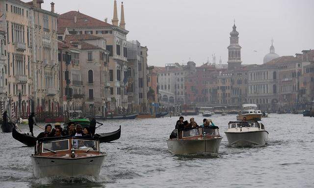 Venedigs Inselstadt droht zur reinen Touristen-Kulisse zu verkommen.