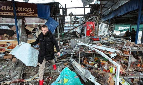 Mehrere Explosionen rissen Dutzende Menschen in Donezk in den Tod. 