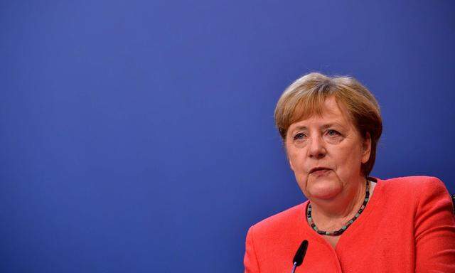 Angela Merkel nach dem zweitlängsten Gipfel ihrer Kanzlerschaft