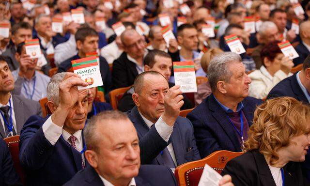 Delegierte bei der Versammlung in Tiraspol am Mittwoch.