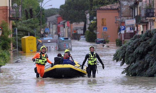 Eine Rettungsaktion in Coccolia, nahe Ravenna.
