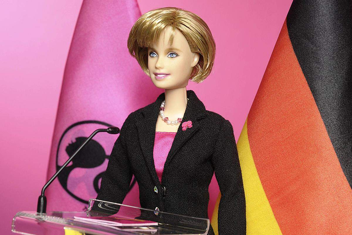 Deutschlands amtierende Bundeskanzlerin Angela Merkel. Zugegeben, die Ähnlichkeit ließ - mit Ausnahme der Frisur und des Outfits - eher zu wünschen übrig.