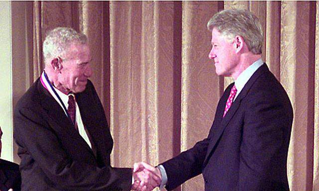 Robert Solow mit US-Präsident Bill Clinton