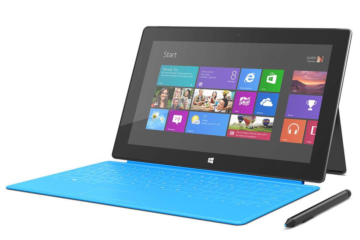 Microsoft selbst liefert mit seinem Vorzeige-Tablet eines der besten Geräte mit Windows 8 Pro. Die "Pro"-Version umfasst im Unterschied zu "RT" das vollständige Betriebssystem, unter dem nicht nur Apps sondern alle Programme installiert werden können. Das Surface Pro hat deshalb mehr Kraft unter der Haube und ist also auch bummeliger als das schlankere Surface RT. Wer hauptsächlich auf der Suche nach einem Notebook ist, sollte sich bewusst sein, dass das Surface in erster Linie Tablet ist. Tester kritisierten die Akkulaufzeit und die Grafikleistung.  10,6 Zoll, 1920 x 1080 Pixel (208 ppi), Windows 8 Pro, 907 g, Intel Core i5 Dual-Core-Prozessor, 1,7 Ghz, 4 GB RAM, 64 GB Speicher, MicroSD, 1 MP Kamera, 720p HD, USB, TV-Out