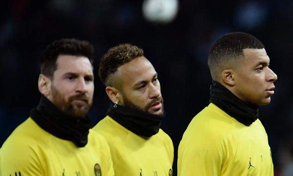 Lionel Messi, Neymar Jr and Kylian Mbappe during the match between PSG and Stade de Reims at Parc des Princes on January