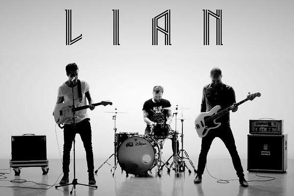 Die Rockband LIAN gibt es zwar erst seit Mai, das aus Mitgliedern von 3 Feet Smaller bestehende Trio, hat am 19. Juni sein zweites Video ("FYI") veröffentlicht.