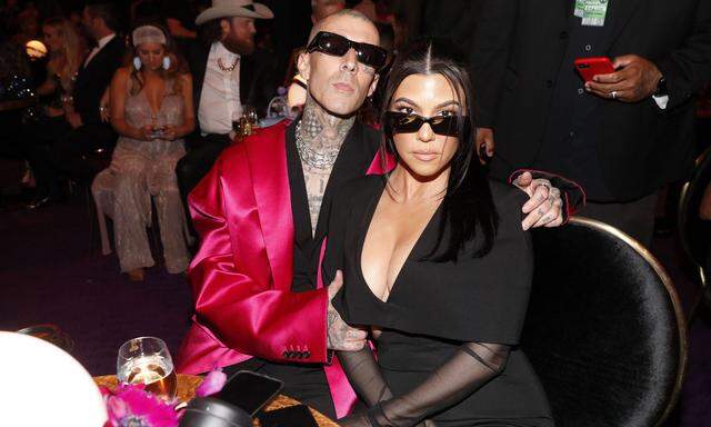 Kourtney Kardashian und Travis Barker bei den Grammys am Montag.