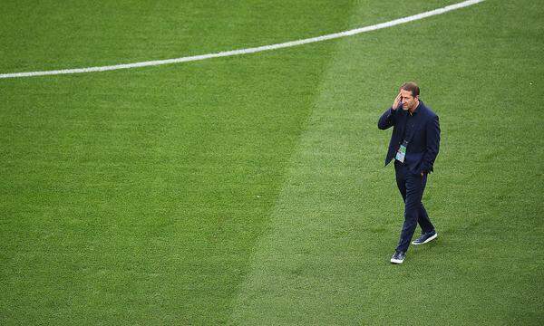 Trainer Franco Foda, hier im Bild vor dem EM-Spiel gegen die Ukraine im Sommer, wackelt.