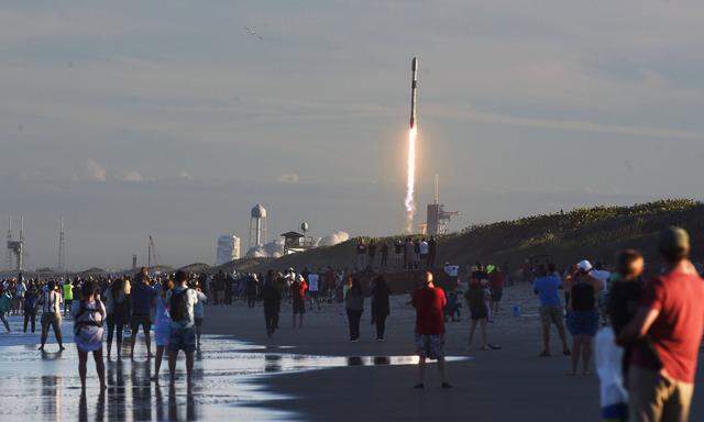 News Bilder des Tages SpaceX Launches First Mission Of 2022 January 6, 2022 - Cape Canaveral, Florida, United States - S