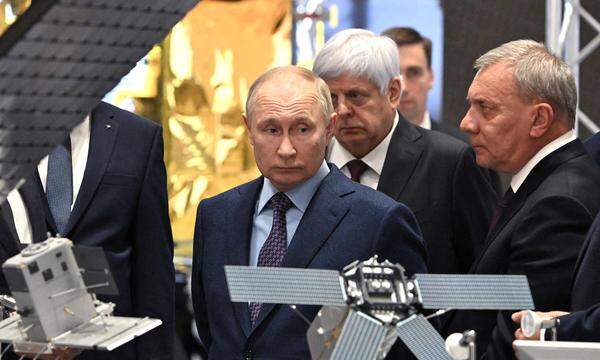 Russlands Präsident Wladimir Putin nimmt Stellung zu Gerüchten um atomare Ambitionen im Weltall.