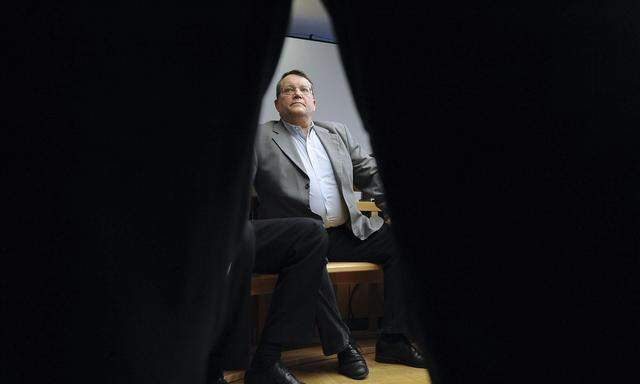 Gottfried Küssel bei einem Prozess wegen Wiederbetätigung am Wiener Straflandesgericht im Jahr 2012.