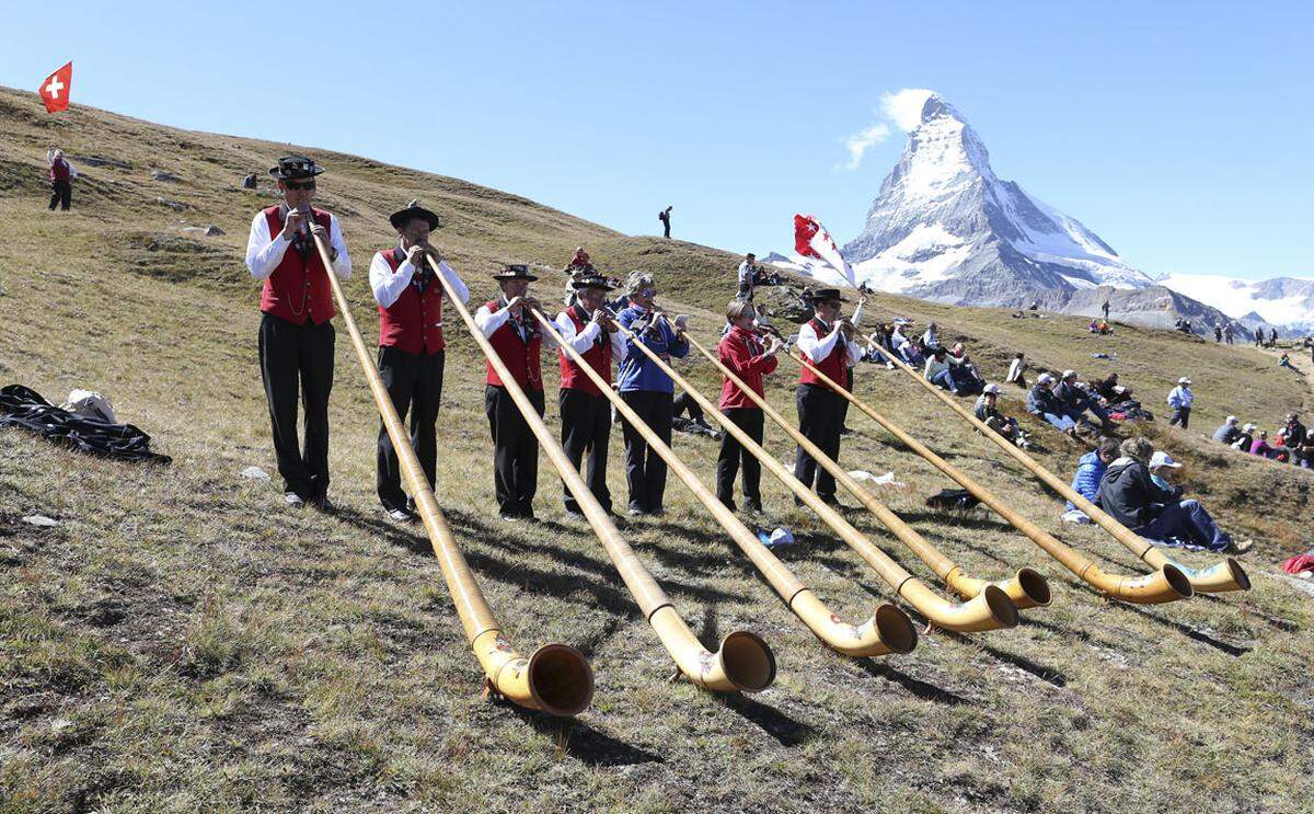 Ein Jubiläum gibt es auch für den Schweizer Ort am Fuß des Matterhorns. Vor 150 Jahren erfolgte die legendäre Erstbesteigung des 4478 Meter hohen Berges von Edward Whymper.