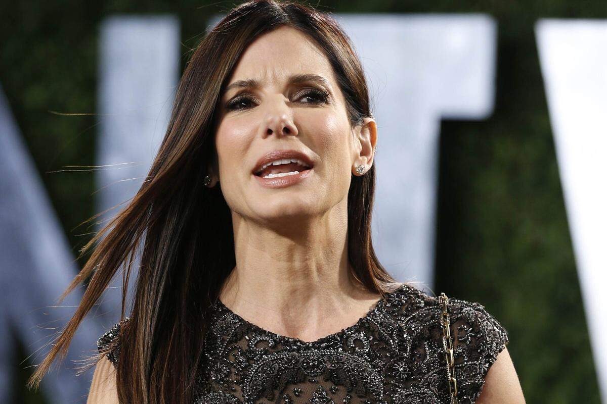 Sandra Bullock sagte einmal: "Ich habe so viele Jahre über mein Alter gelogen, dass ich gar nicht mehr weiß, wie alt ich tatsächlich bin." Sie wird im Sommer 49 Jahre alt.