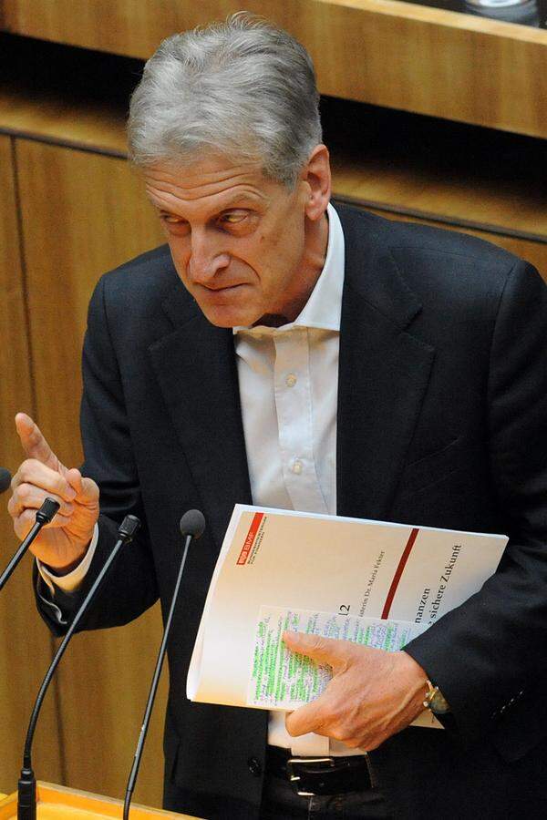 Einer, der mit Leib und Seele Parlamentarier bleiben will, ist hingegen SPÖ-Klubobmann Josef Cap. Allerdings wird parteiintern nicht ausgeschlossen, dass der mittlerweile 60-Jährige Ex-Juso-Rebell in eine andere Funktion „weggelobt“ wird.