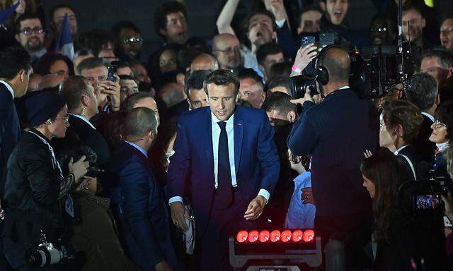 Emmanuel Macron setzte sich am Sonntag bei der Stichwahl ums französische Präsidentenamt durch. Im Bild sein Auftritt am Wahlabend.